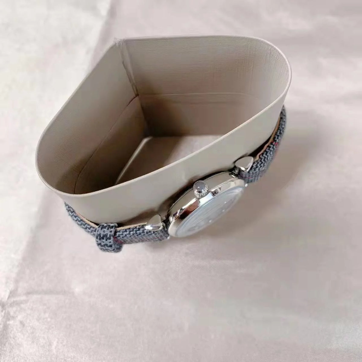 Grey Fabric Band Women's Watch G961